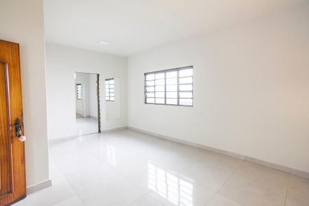Casa para alugar com 70m², 3 quartos e 1 vaga Casa para alugar com 70m², 3 quartos e 1 vagaSala