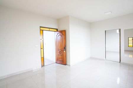 Casa para alugar com 70m², 3 quartos e 1 vaga Casa para alugar com 70m², 3 quartos e 1 vagaSala