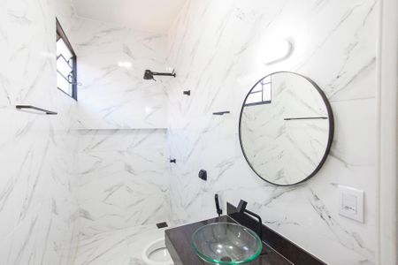Casa para alugar com 70m², 3 quartos e 1 vaga Casa para alugar com 70m², 3 quartos e 1 vagaBanheiro da Suite
