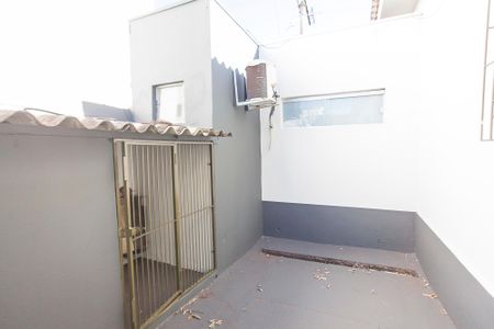 Casa para alugar com 70m², 3 quartos e 1 vaga Casa para alugar com 70m², 3 quartos e 1 vagaCanil