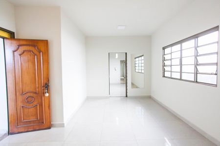 Casa para alugar com 70m², 3 quartos e 1 vaga Casa para alugar com 70m², 3 quartos e 1 vagaSala