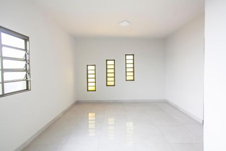Casa para alugar com 70m², 3 quartos e 1 vaga Casa para alugar com 70m², 3 quartos e 1 vagaSala
