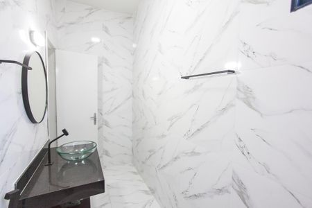 Casa para alugar com 70m², 3 quartos e 1 vaga Casa para alugar com 70m², 3 quartos e 1 vagaBanheiro da Suite