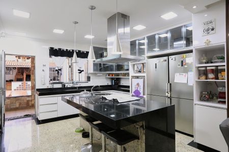 Casa à venda com 579m², 6 quartos e 10 vagasCozinha