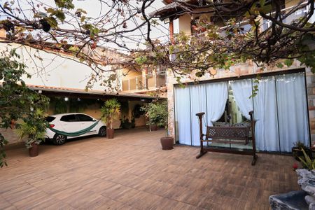 Casa à venda com 579m², 6 quartos e 10 vagasEntrada