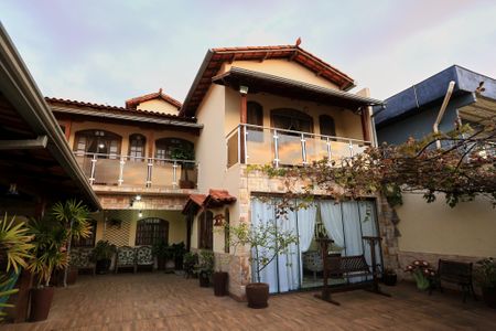 Casa à venda com 579m², 6 quartos e 10 vagasÁrea externa