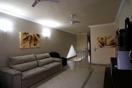 Casa à venda com 579m², 6 quartos e 10 vagasSala de TV