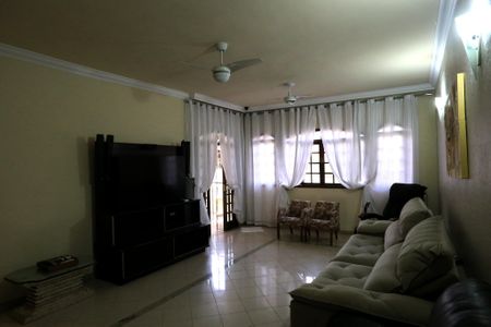 Casa à venda com 579m², 6 quartos e 10 vagasSala de TV
