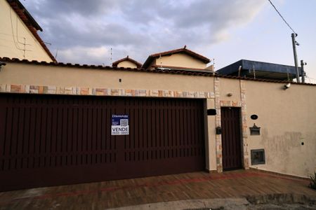 Casa à venda com 579m², 6 quartos e 10 vagasFachada