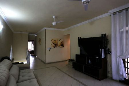 Casa à venda com 579m², 6 quartos e 10 vagasSala de TV