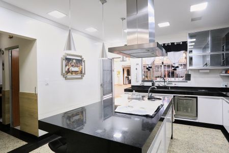 Casa à venda com 579m², 6 quartos e 10 vagasCozinha