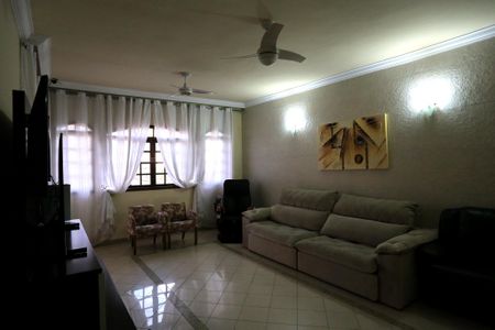 Casa à venda com 579m², 6 quartos e 10 vagasSala de TV