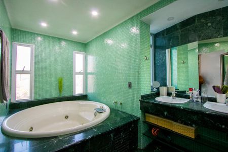 Apartamento para alugar com 191m², 4 quartos e 3 vagasBanheiro da Suíte