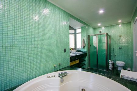 Apartamento para alugar com 191m², 4 quartos e 3 vagasBanheiro da Suíte