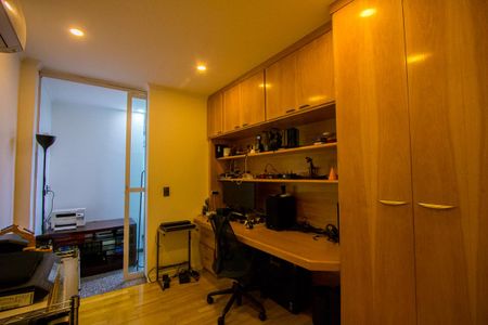 Apartamento para alugar com 191m², 4 quartos e 3 vagasEscritório