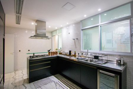 Apartamento para alugar com 191m², 4 quartos e 3 vagasCozinha