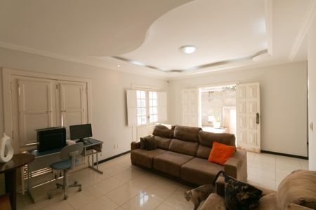 Casa à venda com 203m², 3 quartos e 4 vagasSala