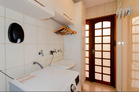 Casa à venda com 281m², 3 quartos e 4 vagas Casa à venda com 281m², 3 quartos e 4 vagasÁrea de Serviço