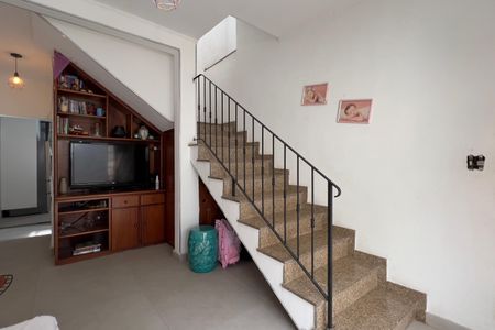 Casa à venda com 146m², 3 quartos e 2 vagas Casa à venda com 146m², 3 quartos e 2 vagasSala