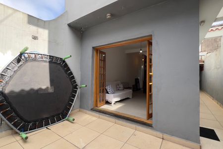 Casa à venda com 146m², 3 quartos e 2 vagas Casa à venda com 146m², 3 quartos e 2 vagasÁrea externa