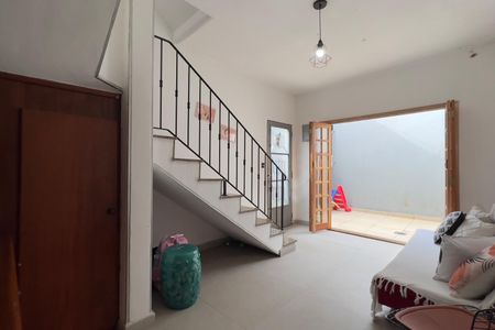 Casa à venda com 146m², 3 quartos e 2 vagas Casa à venda com 146m², 3 quartos e 2 vagasSala