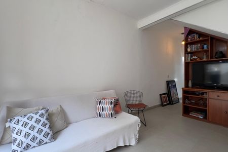 Casa à venda com 146m², 3 quartos e 2 vagas Casa à venda com 146m², 3 quartos e 2 vagasSala