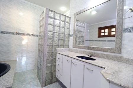 Casa para alugar com 242m², 4 quartos e 2 vagasBanheiro da Suíte 3