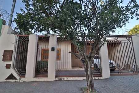 Casa para alugar com 242m², 4 quartos e 2 vagasFachada