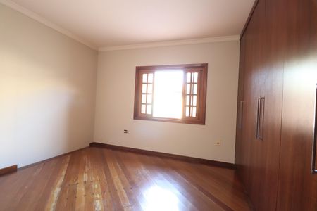 Casa para alugar com 242m², 4 quartos e 2 vagasSuíte 3