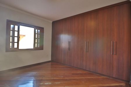 Casa para alugar com 242m², 4 quartos e 2 vagasSuíte 3