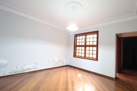 Casa para alugar com 242m², 4 quartos e 2 vagasSala