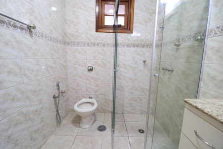 Casa para alugar com 242m², 4 quartos e 2 vagasBanheiro Social