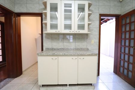 Casa para alugar com 242m², 4 quartos e 2 vagasCozinha