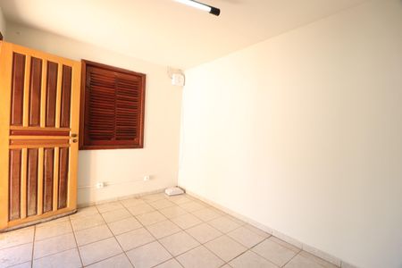 Casa para alugar com 242m², 4 quartos e 2 vagasQuarto 4