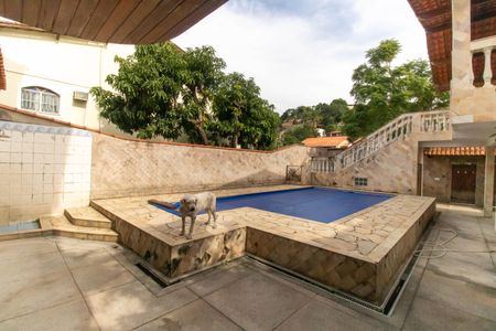 Casa à venda com 360m², 6 quartos e 4 vagasÁrea externa