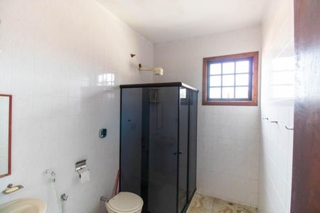 Casa à venda com 360m², 6 quartos e 4 vagasBanheiro 2