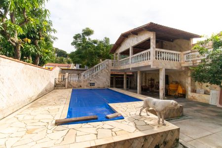 Casa à venda com 360m², 6 quartos e 4 vagasÁrea externa