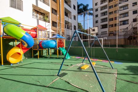 Apartamento à venda com 57m², 2 quartos e 1 vaga Apartamento à venda com 57m², 2 quartos e 1 vagaÁrea comum - Playground