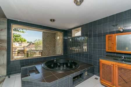 Casa à venda com 500m², 4 quartos e 3 vagasBanheiro da Suíte 2