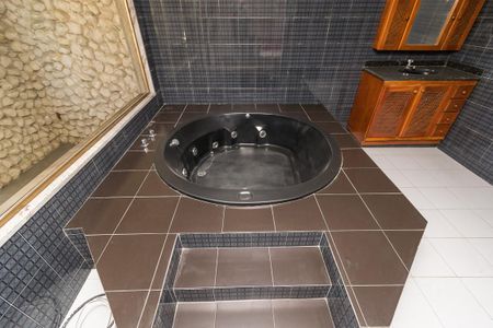 Casa à venda com 500m², 4 quartos e 3 vagasBanheiro da Suíte 2