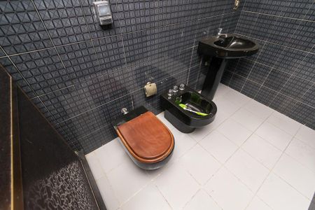 Casa à venda com 500m², 4 quartos e 3 vagasBanheiro da Suíte 2