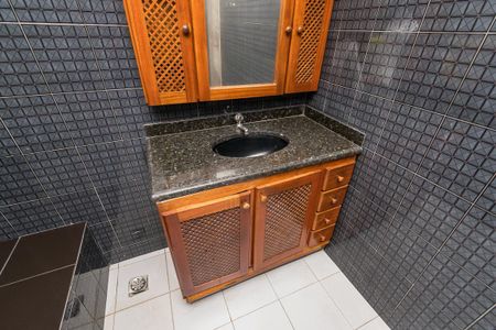 Casa à venda com 500m², 4 quartos e 3 vagasBanheiro da Suíte 2