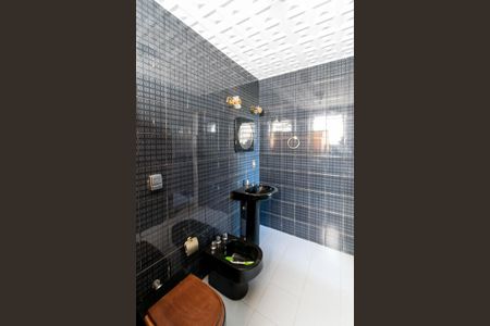 Casa à venda com 500m², 4 quartos e 3 vagasBanheiro da Suíte 2