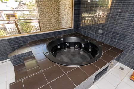 Casa à venda com 500m², 4 quartos e 3 vagasBanheiro da Suíte 2