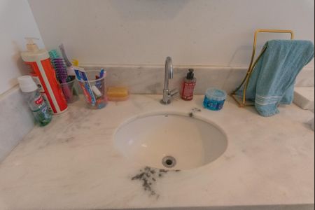 Apartamento à venda com 74m², 3 quartos e 1 vaga Apartamento à venda com 74m², 3 quartos e 1 vagaBanheiro Social