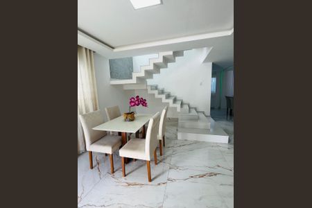 Casa de Condomínio para alugar com 3 quartos, 250m² em Taquara, Rio de Janeiro