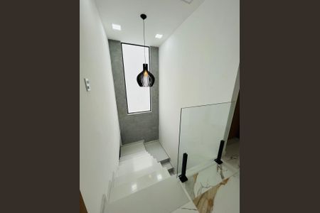 Casa de condomínio à venda com 250m², 3 quartos e 3 vagas