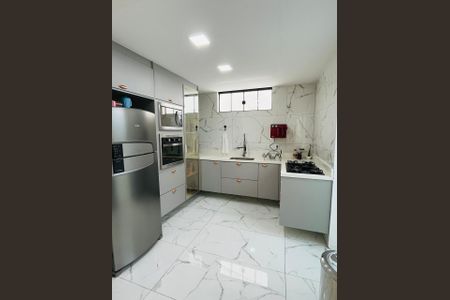 Casa de condomínio à venda com 250m², 3 quartos e 3 vagas