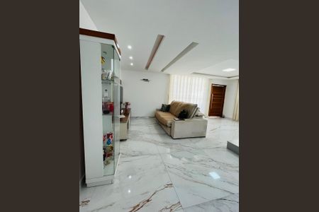 Casa de Condomínio para alugar com 3 quartos, 250m² em Taquara, Rio de Janeiro