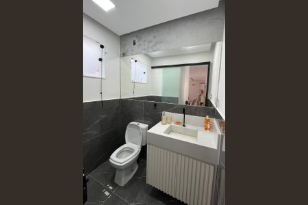 Casa de condomínio à venda com 250m², 3 quartos e 3 vagas